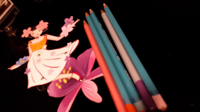 fatina colorata con matite.jpg